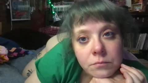Snapshot of ellielouise11 chatting on 01/06/26, 10:56 Ellie Louise online show from 01/06/26, 10:56