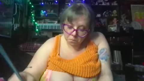 Snapshot of ellielouise11 chatting on 02/04/26, 09:20 Ellie Louise online show from 02/04/26, 09:20