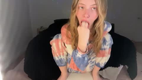 ellie online show from 09/24/25, 05:33