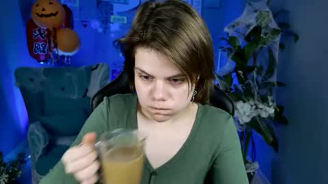 elliemurler online show from 10/24/25, 09:06