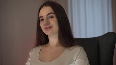 Snapshot of elliephant_ chatting on 12/11/24, 10:47 just Emily online show from 12/11/24, 10:47