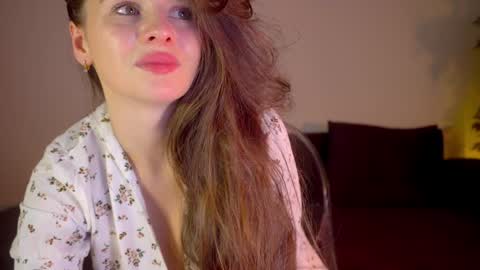 Snapshot of elliephant_ chatting on 12/14/24, 04:52 just Emily online show from 12/14/24, 04:52