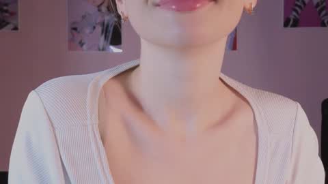 Snapshot of elliephant_ chatting on 12/24/24, 06:39 just Emily online show from 12/24/24, 06:39