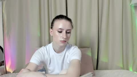 Snapshot of ellierough chatting on 04/19/26, 06:21 ellierough online show from 04/19/26, 06:21