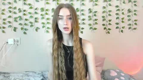 Snapshot of ellierough chatting on 06/15/26, 03:31 ellierough online show from 06/15/26, 03:31