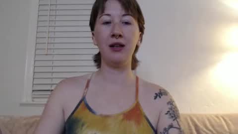 Snapshot of ellierowyn chatting on 10/08/25, 02:53 Ellie Rowyn online show from 10/08/25, 02:53