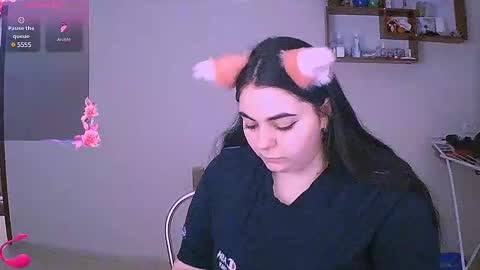 Snapshot of ellies_8 chatting on 02/18/25, 04:05 Ellie online show from 02/18/25, 04:05