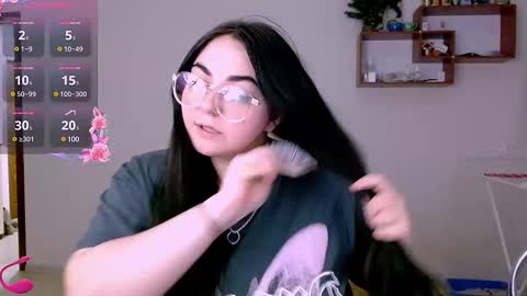 Snapshot of ellies_8 chatting on 02/25/25, 05:36 Ellie online show from 02/25/25, 05:36