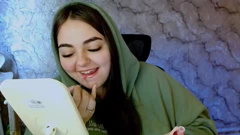 Snapshot of ellies_8 chatting on 09/25/25, 06:50 Ellie online show from 09/25/25, 06:50