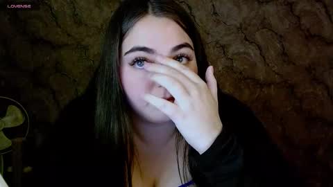 Snapshot of ellies_8 chatting on 09/29/25, 04:01 Ellie online show from 09/29/25, 04:01