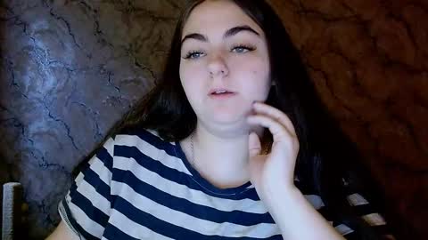 Snapshot of ellies_8 chatting on 10/18/25, 05:43 Ellie online show from 10/18/25, 05:43