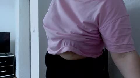 Snapshot of ellies_8 chatting on 04/07/26, 07:31 Ellie online show from 04/07/26, 07:31