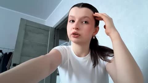 Snapshot of ellieschuffert chatting on 02/10/26, 01:15 Ellie online show from 02/10/26, 01:15