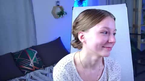 Elli online show from 03/23/26, 11:03