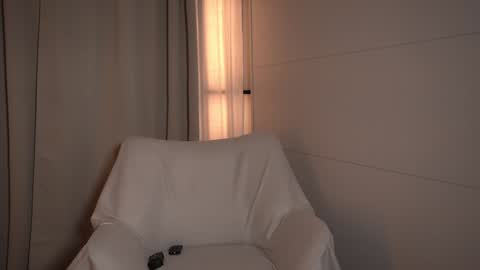 Snapshot of ellinrose chatting on 03/10/25, 08:01 Caroline-ellin online show from 03/10/25, 08:01