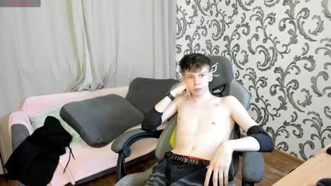 elliot_mars_ online show from 10/15/25, 05:24