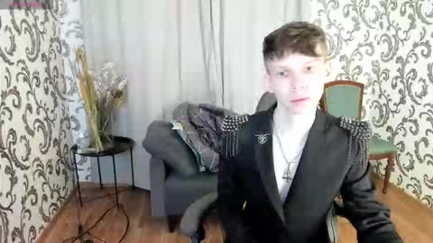 elliot_mars_ online show from 10/23/25, 05:33