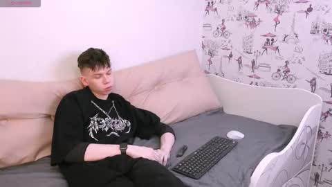 elliot_mars_ online show from 12/13/25, 07:53