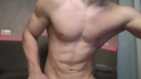 Snapshot of elliot_muscle04 chatting on 10/30/25, 03:35 elliot_muscle04 online show from 10/30/25, 03:35