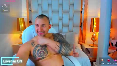 Snapshot of elliott_veelez chatting on 07/07/26, 08:24 E L L I O T V E L E Z online show from 07/07/26, 08:24