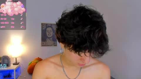 Snapshot of elliotvolkov chatting on 05/05/26, 03:20 elliotvolkov online show from 05/05/26, 03:20