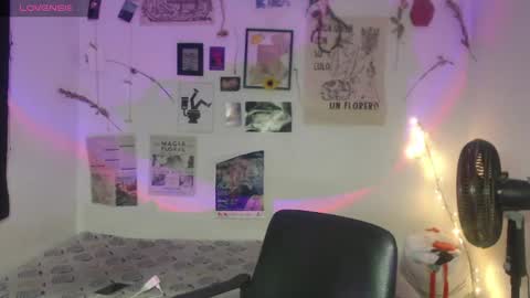 Snapshot of ellis_flowers chatting on 01/19/26, 04:27 . online show from 01/19/26, 04:27