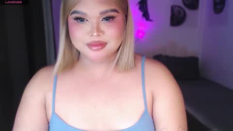 Snapshot of ellise_husson chatting on 05/05/26, 03:42 Ellise online show from 05/05/26, 03:42