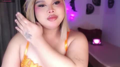 Snapshot of ellise_husson chatting on 05/14/26, 10:27 Ellise online show from 05/14/26, 10:27
