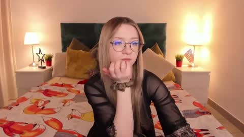 Snapshot of elliup chatting on 11/30/25, 08:07 elliup online show from 11/30/25, 08:07