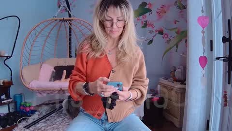 Snapshot of ells_palace chatting on 01/25/25, 06:13 Ella Bella Bo Bella online show from 01/25/25, 06:13