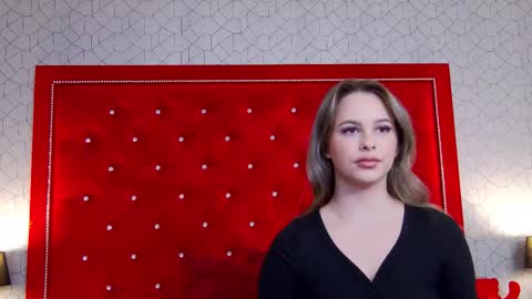 Elsa Jean online show from 11/18/25, 03:12