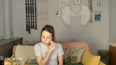 elly_ary online show from 12/17/25, 09:21