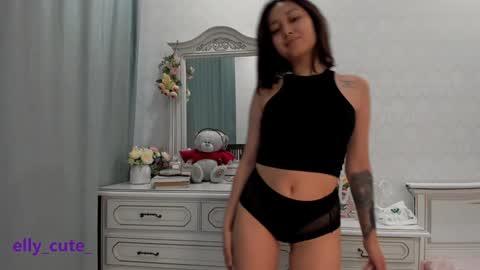 Snapshot of elly_cute_ chatting on 12/04/24, 03:26 Elly Cute  online show from 12/04/24, 03:26