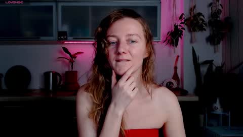 Snapshot of elly_helly chatting on 10/29/25, 07:26 elly_helly online show from 10/29/25, 07:26