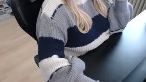 Elly online show from 09/26/25, 02:54