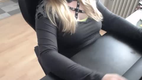 Elly online show from 10/13/25, 07:30