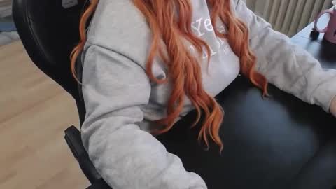 Elly online show from 10/31/25, 07:31