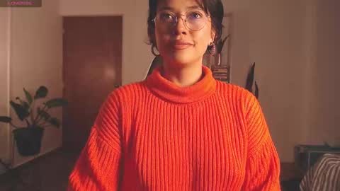 Snapshot of elly_uwuw chatting on 11/21/25, 02:10 Emy Castro online show from 11/21/25, 02:10