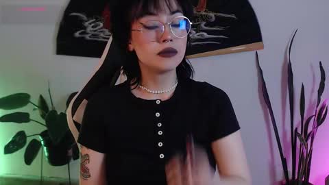 Snapshot of elly_uwuw chatting on 01/10/26, 11:31 Emy Castro online show from 01/10/26, 11:31