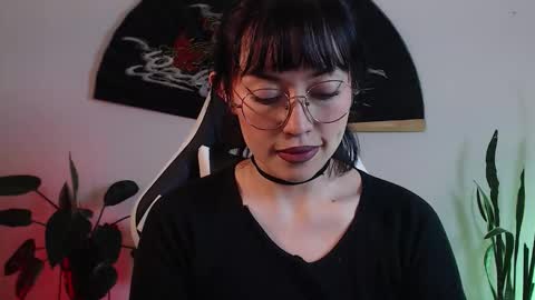 Snapshot of elly_uwuw chatting on 01/14/26, 10:14 Emy Castro online show from 01/14/26, 10:14