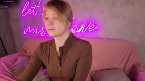 Snapshot of ellya_castro chatting on 11/09/25, 12:09 ellya_castro online show from 11/09/25, 12:09