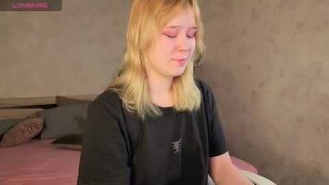 ellya_castro online show from 11/10/25, 12:20