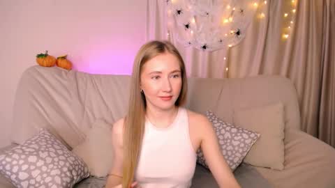 Elly online show from 10/18/25, 02:36