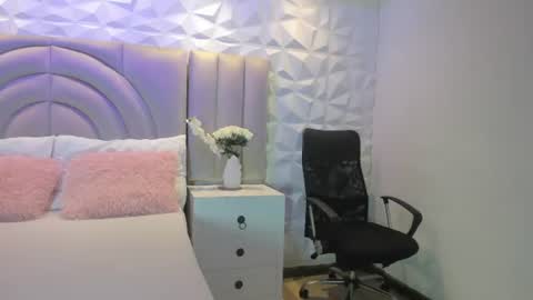 Snapshot of ellye_evans_ chatting on 07/04/26, 11:16 Ellye online show from 07/04/26, 11:16