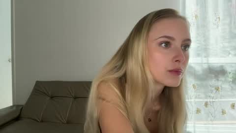 Snapshot of ellykeyofficial chatting on 08/03/26, 01:16 ellykeyofficial online show from 08/03/26, 01:16
