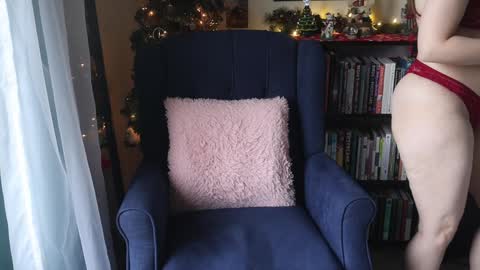 Snapshot of ellynaomi chatting on 12/15/24, 04:26 Elly Naomi online show from 12/15/24, 04:26