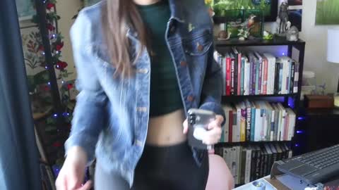 Snapshot of ellynaomi chatting on 03/27/26, 04:51 Elly Naomi online show from 03/27/26, 04:51