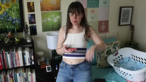 Snapshot of ellynaomi chatting on 04/03/26, 04:49 Elly Naomi online show from 04/03/26, 04:49