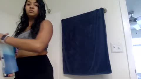 Snapshot of ellysooo chatting on 03/28/26, 03:55 Elly online show from 03/28/26, 03:55