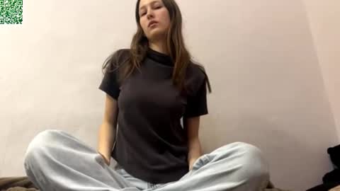 Snapshot of ellyspoerer chatting on 04/04/26, 04:22 Sonya online show from 04/04/26, 04:22